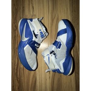 Nike LeBron Soldier 9 Premium Kentucky Youth 4Y Kids Sneakers Tennis Shoes 2015